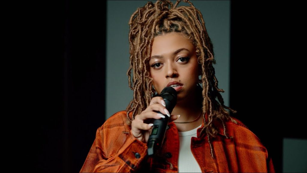 "Roadside" gets a new acoustic performance from Mahalia